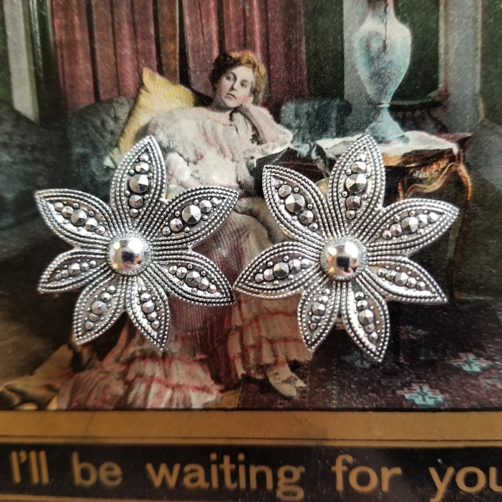 Vintage earrings Germany leaf clip on silver tone fall autumn